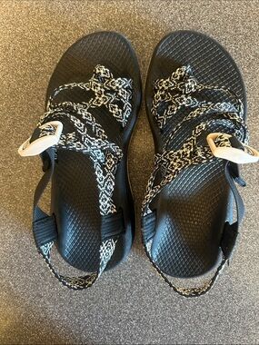 Chaco Cloud Black and Tan Strappy Outdoor Sandals. 9M